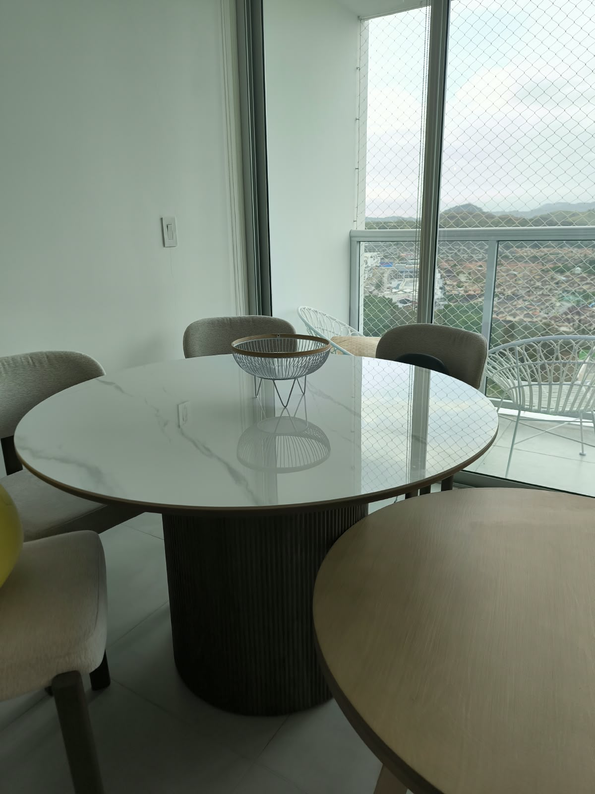 Comedor junto al balcón